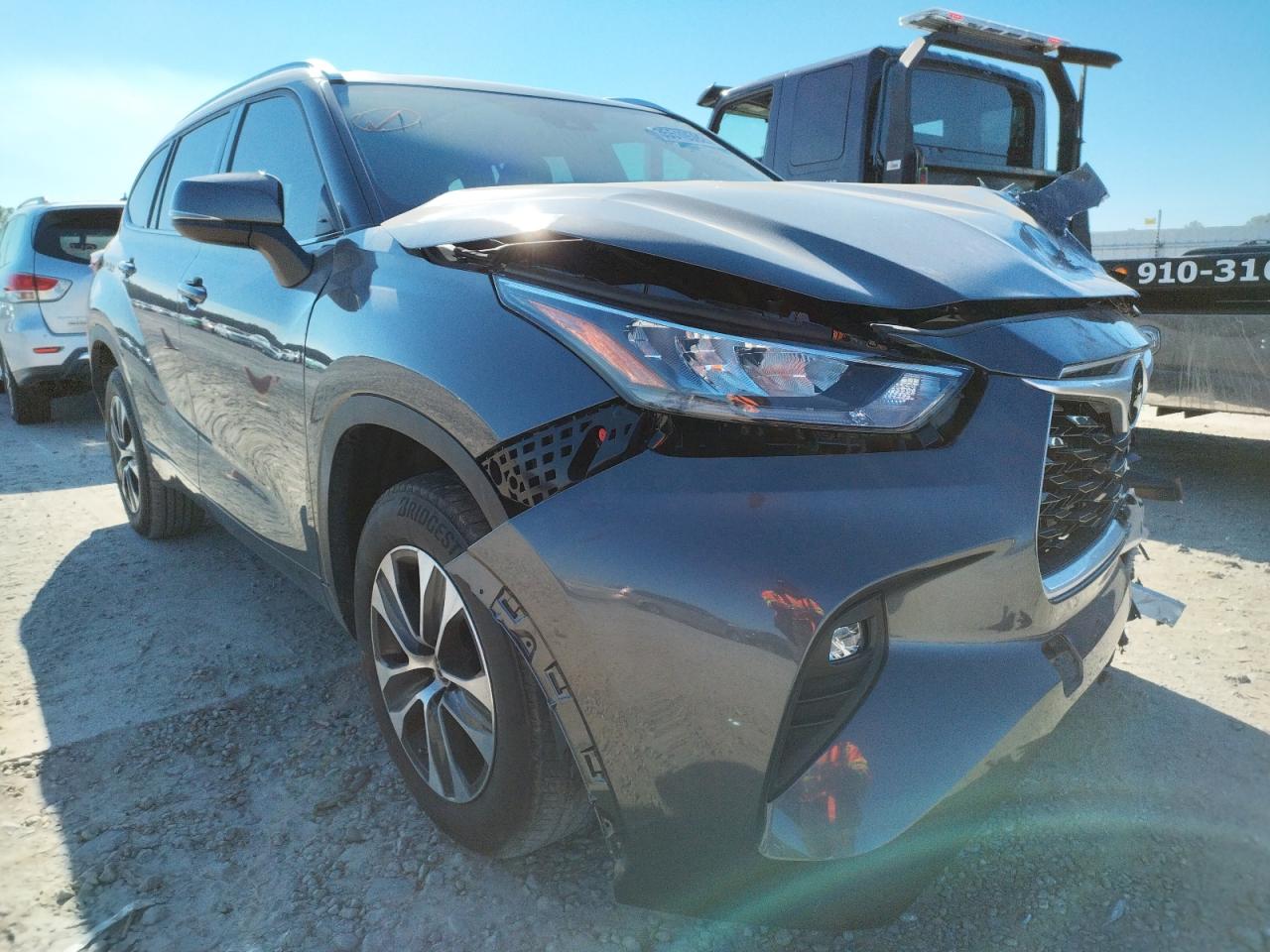 TOYOTA HIGHLANDER 2020 with VIN 5TDGZRAH9LS511849 - Photo from auction