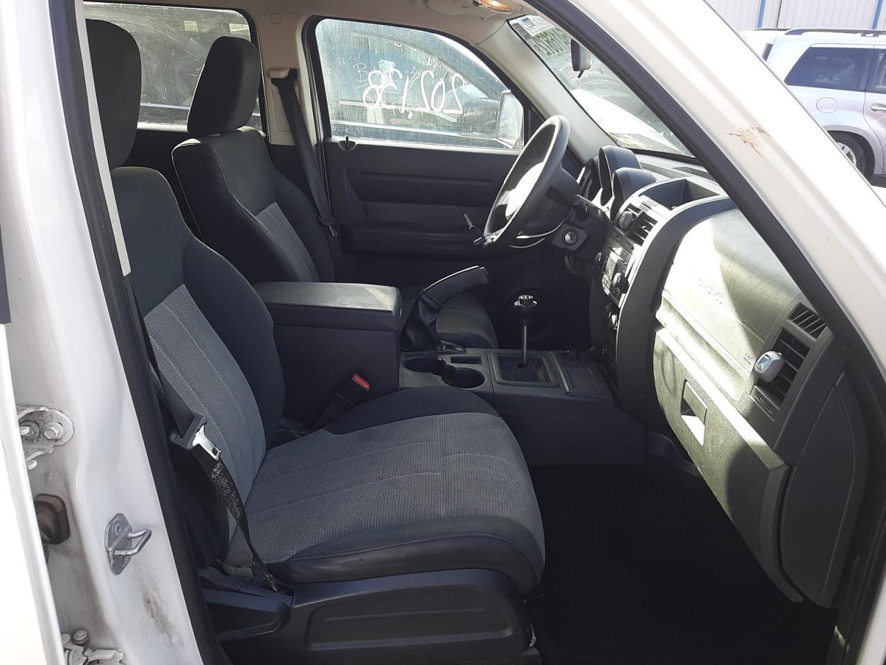Photo 5 from auction – 2007 DODGE NITRO SXT with VIN 1D8GU28K97W556658