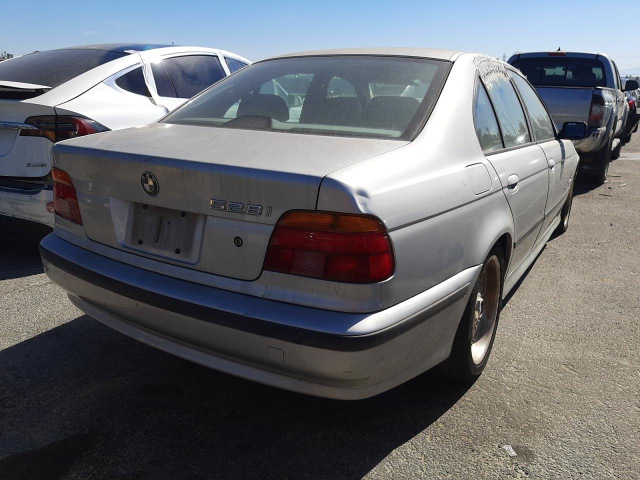 Zdjęcie 4 z aukcji – 2000 BMW 528 I AUTO z VIN WBADM6343YGU25039