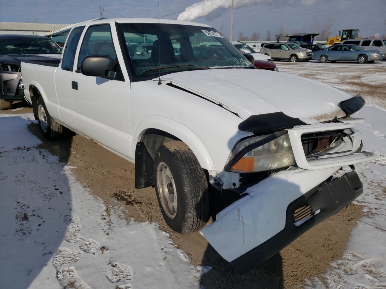 GMC SONOMA 2000 with VIN 1GTCS1946Y8100622 - Photo from auction