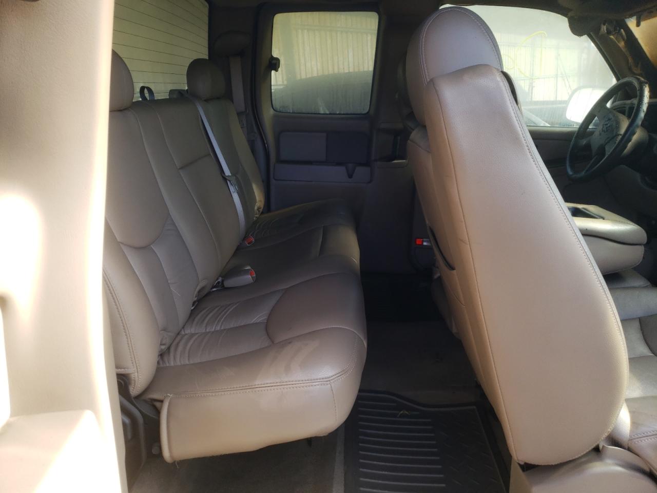 Photo 6 from auction – 2006 CHEVROLET SILVERADO with VIN 1GCEC19V36Z164686