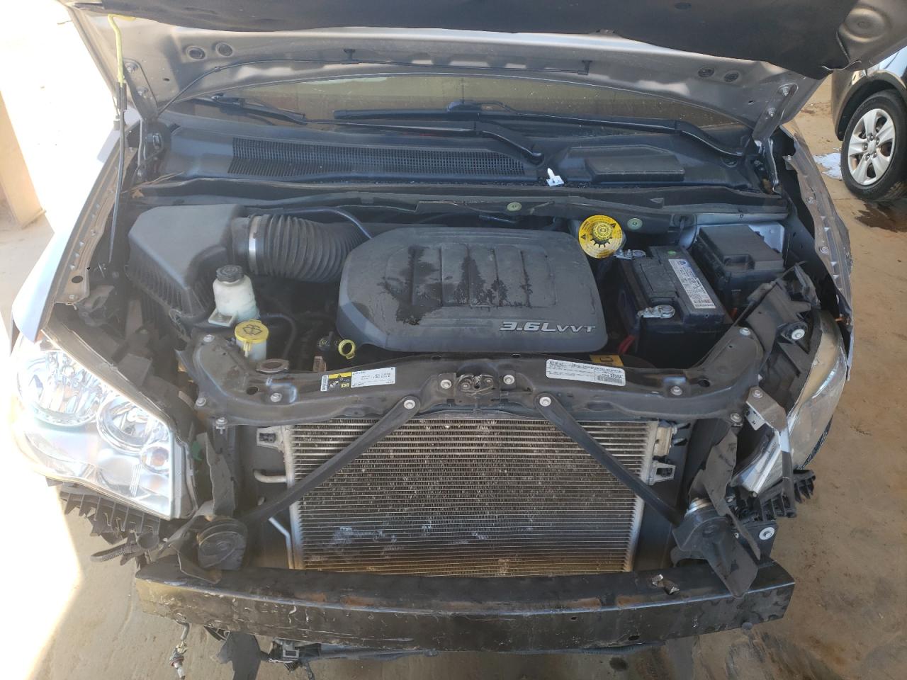 Photo 7 from auction – 2016 CHRYSLER TOWN & COU with VIN 2C4RC1BG0GR294644