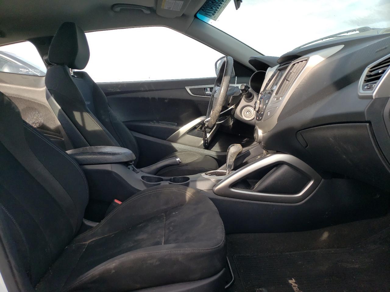 Photo 5 from auction – 2016 HYUNDAI VELOSTER with VIN KMHTC6AD1GU288909