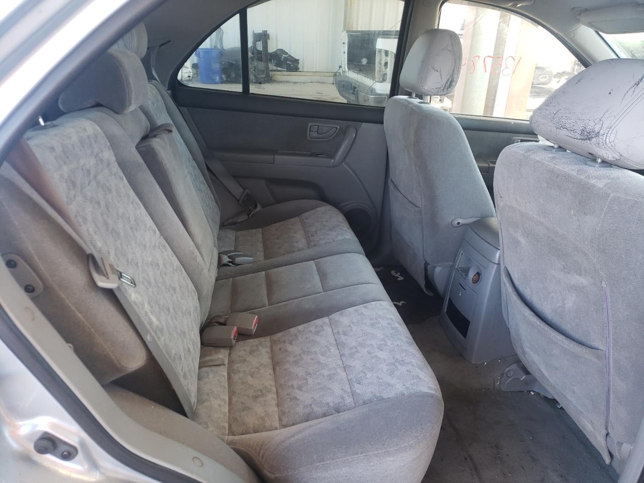Photo 6 from auction – 2005 KIA SORENTO EX with VIN KNDJD733755492351