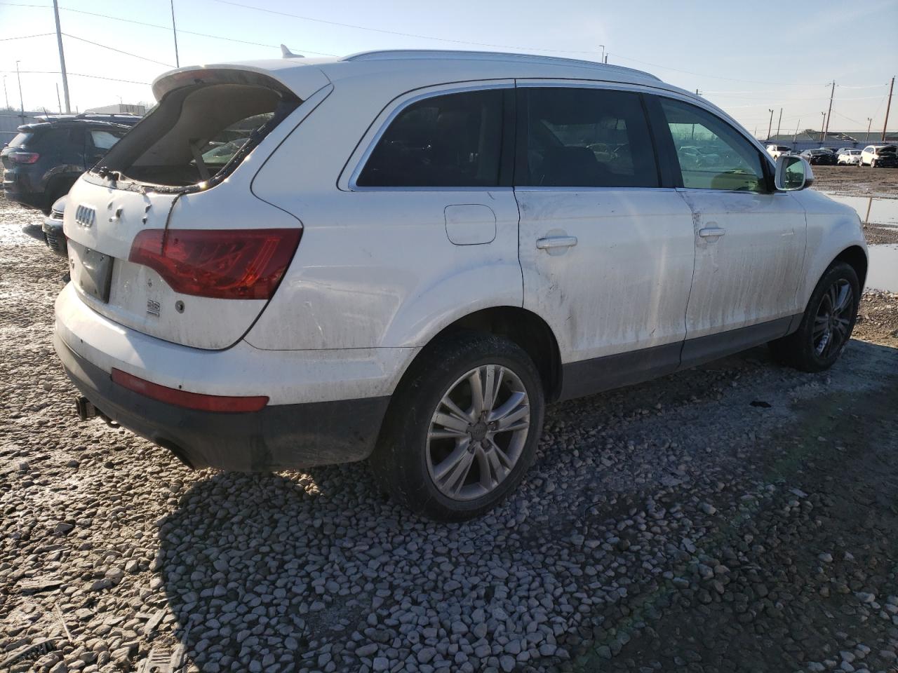 Photo 4 from auction – 2010 AUDI Q7 PREMIUM with VIN WA1LYAFE8AD003215