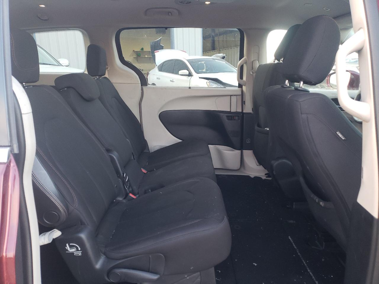 Photo 6 from auction – 2018 CHRYSLER PACIFICA with VIN 2C4RC1FG6JR271399