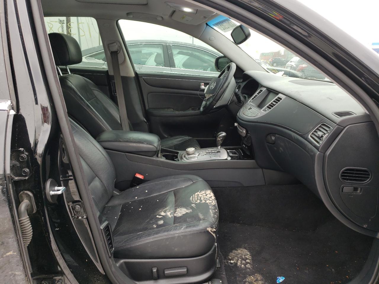 Photo 5 from auction – 2012 HYUNDAI GENESIS 5. with VIN KMHGC4DH2CU158670