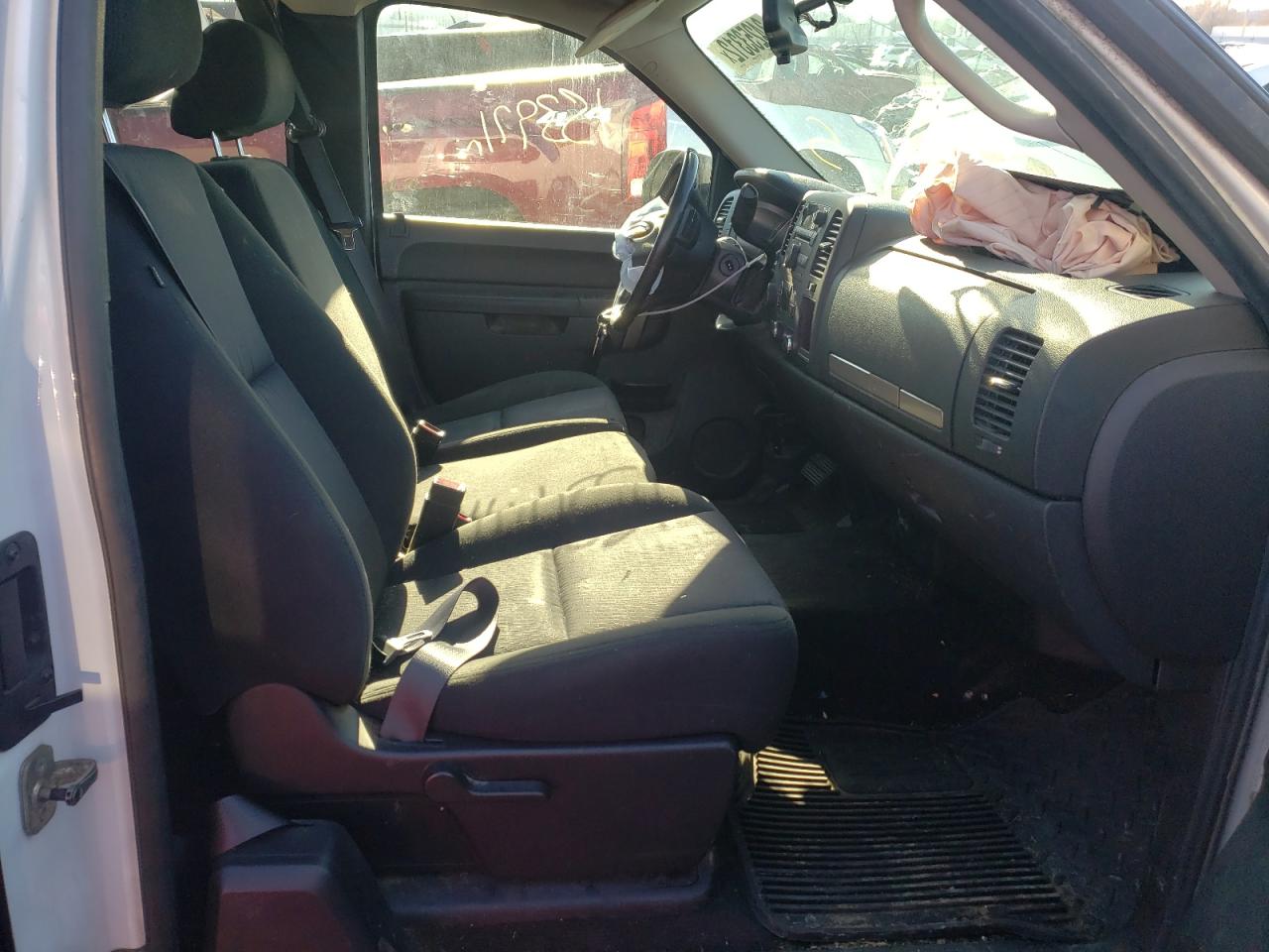 Photo 5 from auction – 2011 CHEVROLET SILVERADO with VIN 1GCRKSE09BZ151441