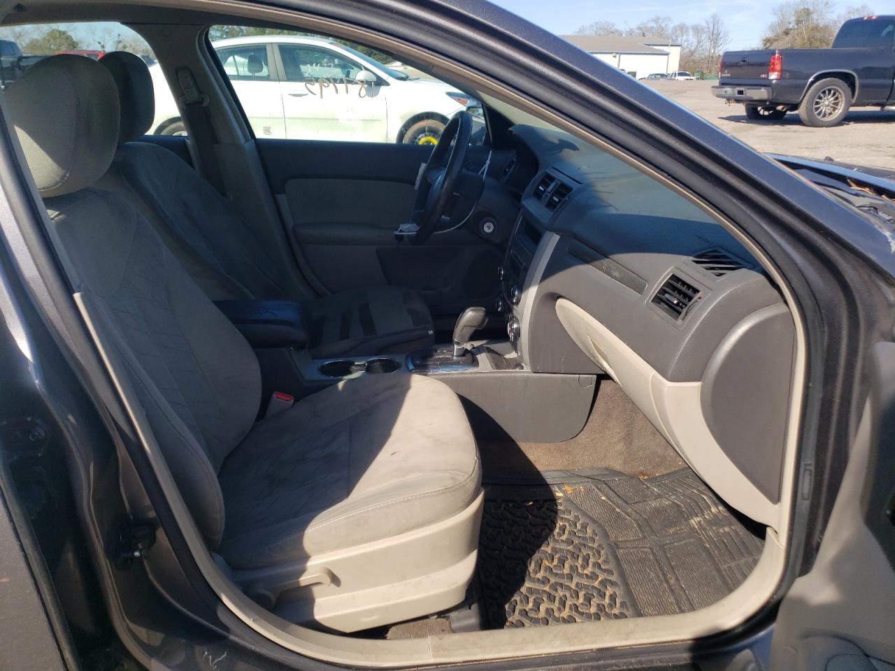 Photo 5 from auction – 2010 MERCURY MILAN with VIN 3MEHM0HA7AR639366