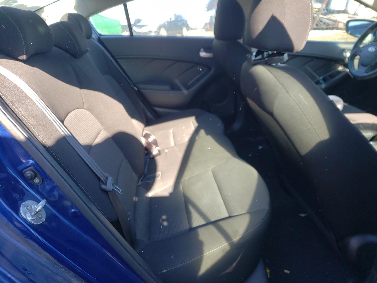 Photo 6 from auction – 2017 KIA FORTE LX with VIN 3KPFK4A75HE039063