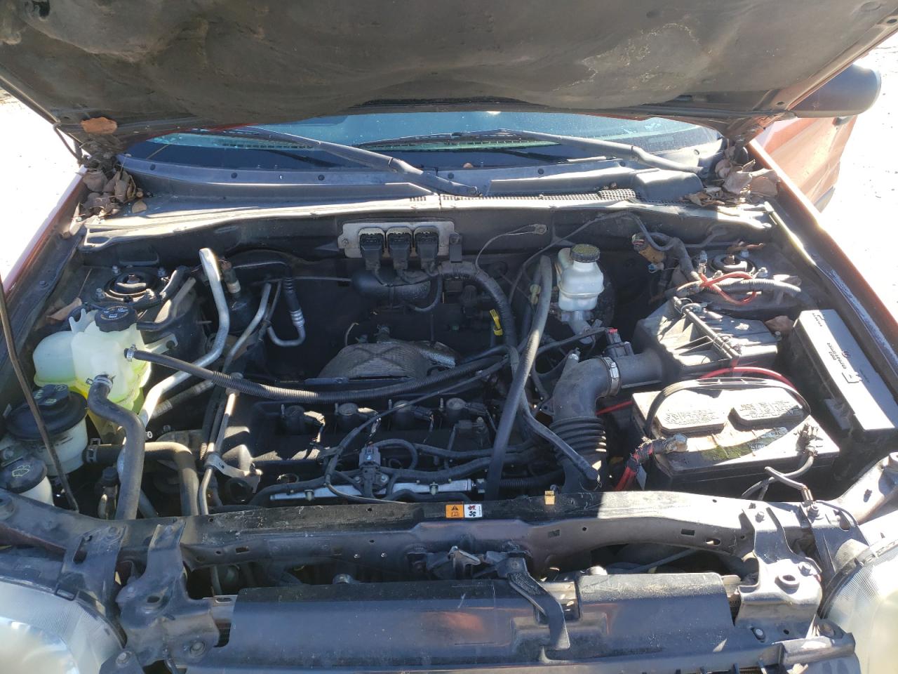 Photo 7 from auction – 2005 FORD ESCAPE XLS with VIN 1FMYU02Z85KD87004