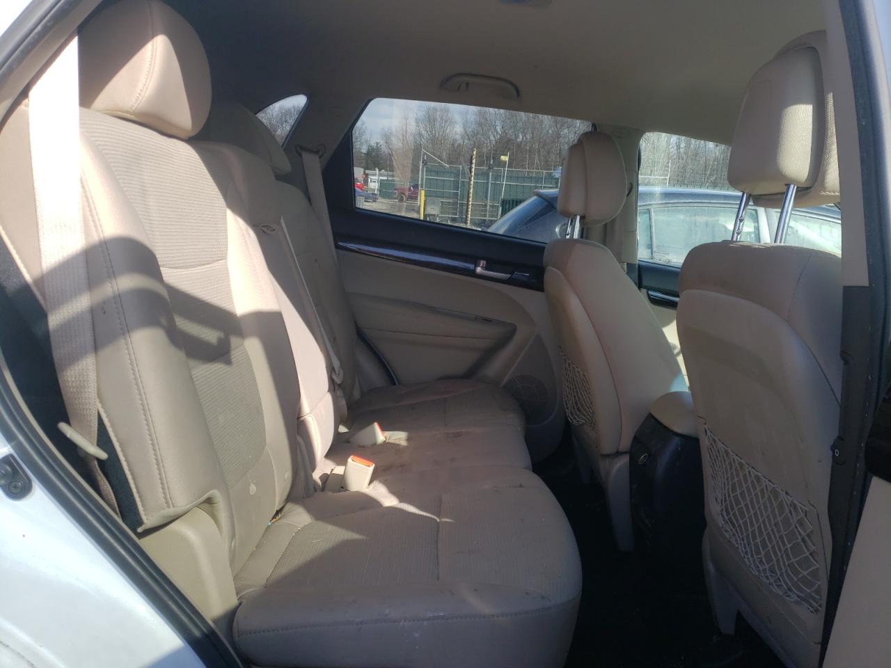 Photo 6 from auction – 2014 KIA SORENTO LX with VIN 5XYKTCA68EG548334