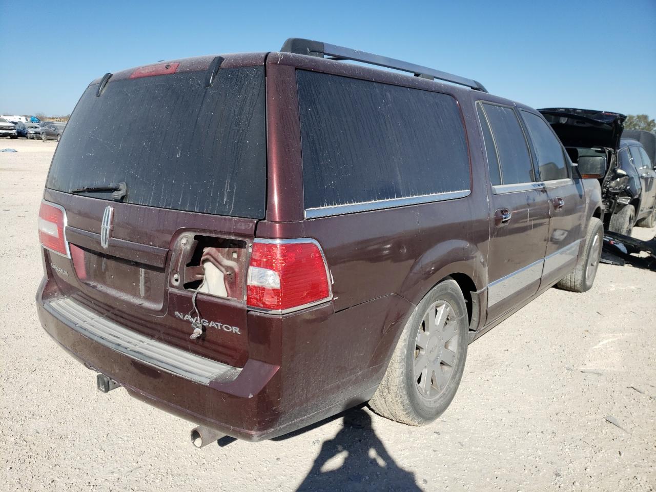 Photo 4 from auction – 2011 LINCOLN NAVIGATOR with VIN 5LMJJ3J54BEJ01229