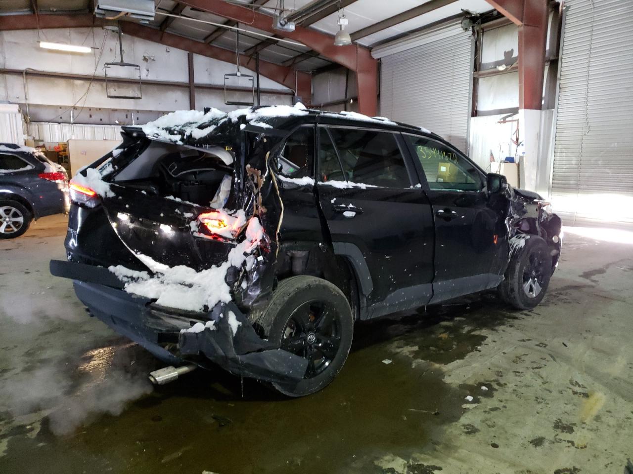 Photo 4 from auction – 2020 TOYOTA RAV4 XLE with VIN 2T3P1RFV0LC063913