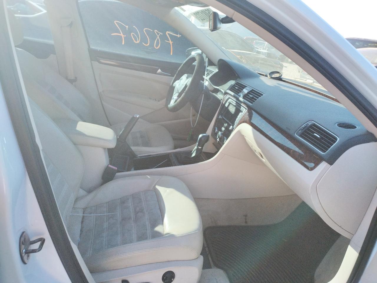 Photo 5 from auction – 2012 VOLKSWAGEN PASSAT SEL with VIN 1VWCN7A36CC098158
