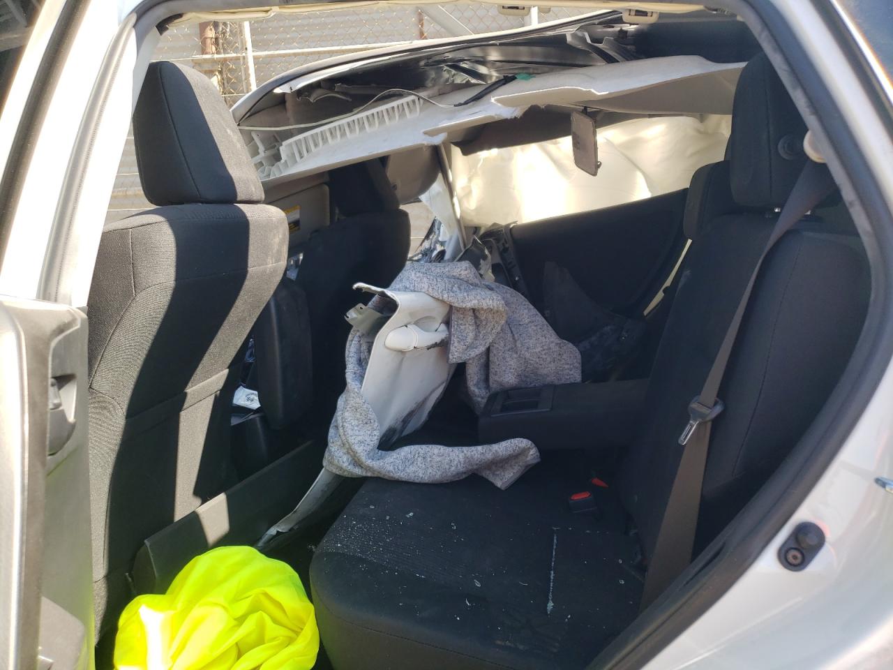 Photo 6 from auction – 2018 TOYOTA RAV4 LE with VIN JTMZFREV3JJ210232