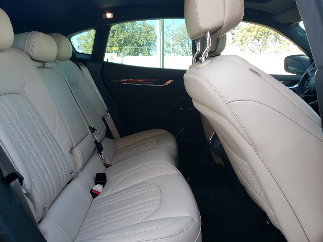 Photo 6 from auction – 2017 MASERATI LEVANTE LU with VIN ZN661XUL8HX257834