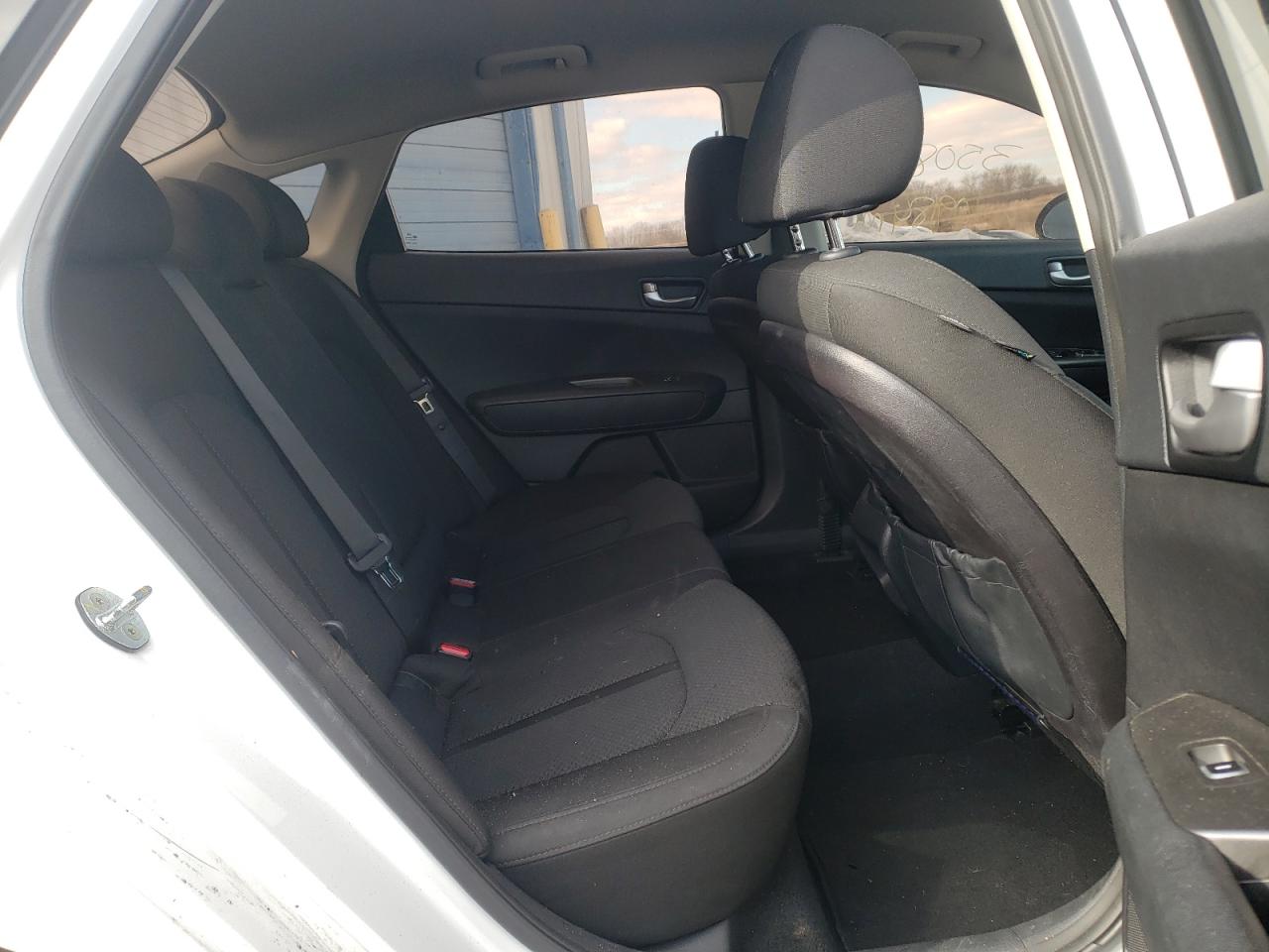 Photo 6 from auction – 2016 KIA OPTIMA LX with VIN 5XXGT4L30GG038517