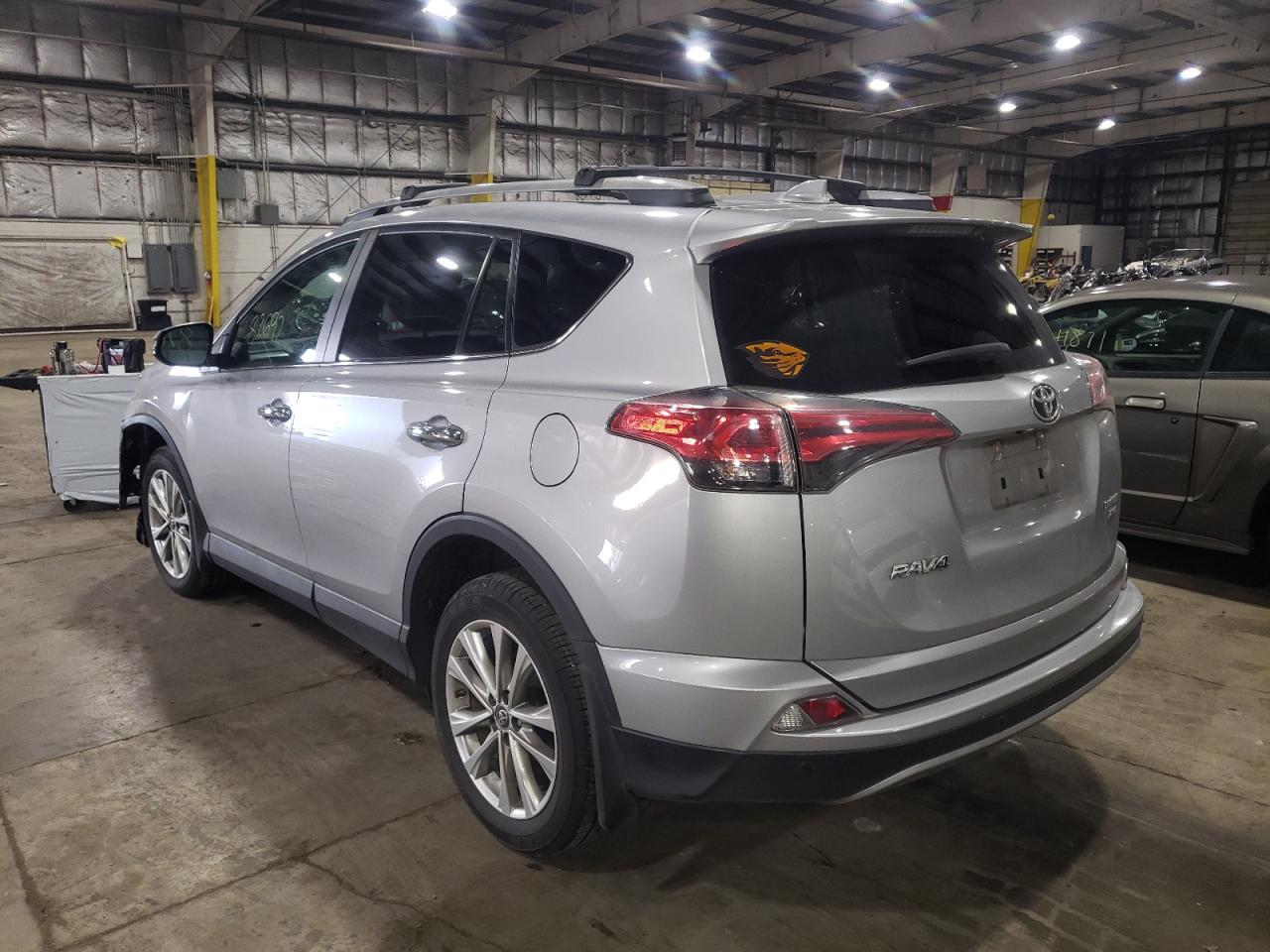 Photo 3 from auction – 2018 TOYOTA RAV4 LIMIT with VIN 2T3DFREV3JW808851