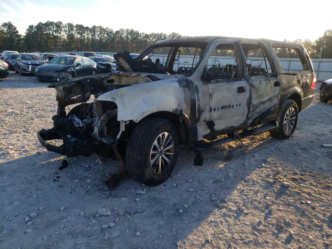 Photo 2 from auction – 2016 FORD EXPEDITION with VIN 1FMJK1HT2GEF52725