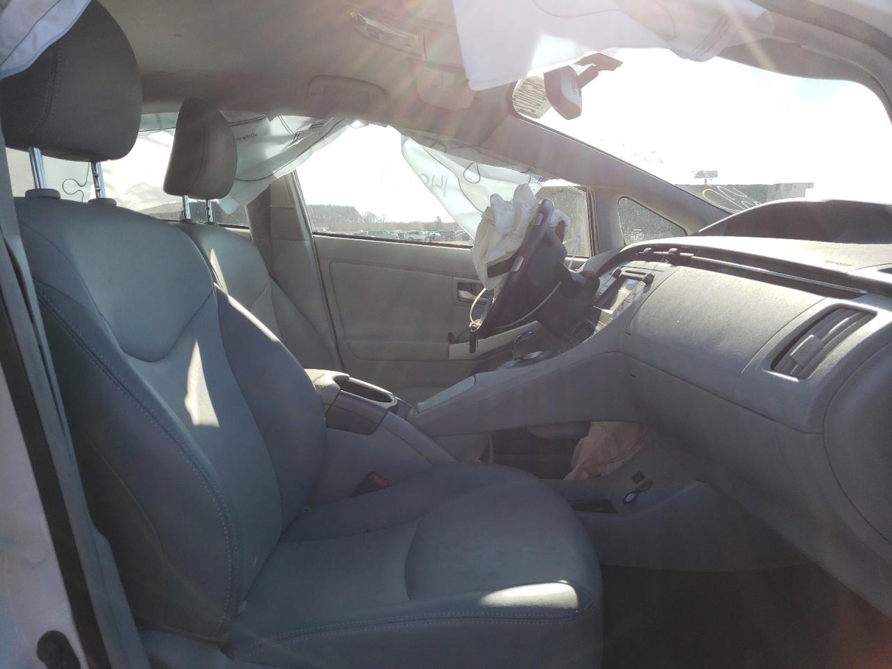 Photo 5 from auction – 2014 TOYOTA PRIUS with VIN JTDKN3DU5E1777350