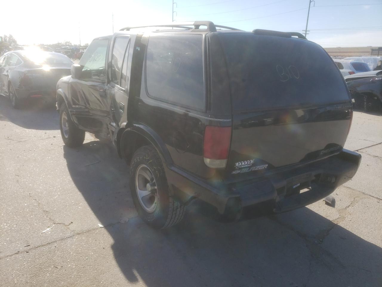 Photo 3 from auction – 2002 CHEVROLET BLAZER with VIN 1GNCS13W52K123577
