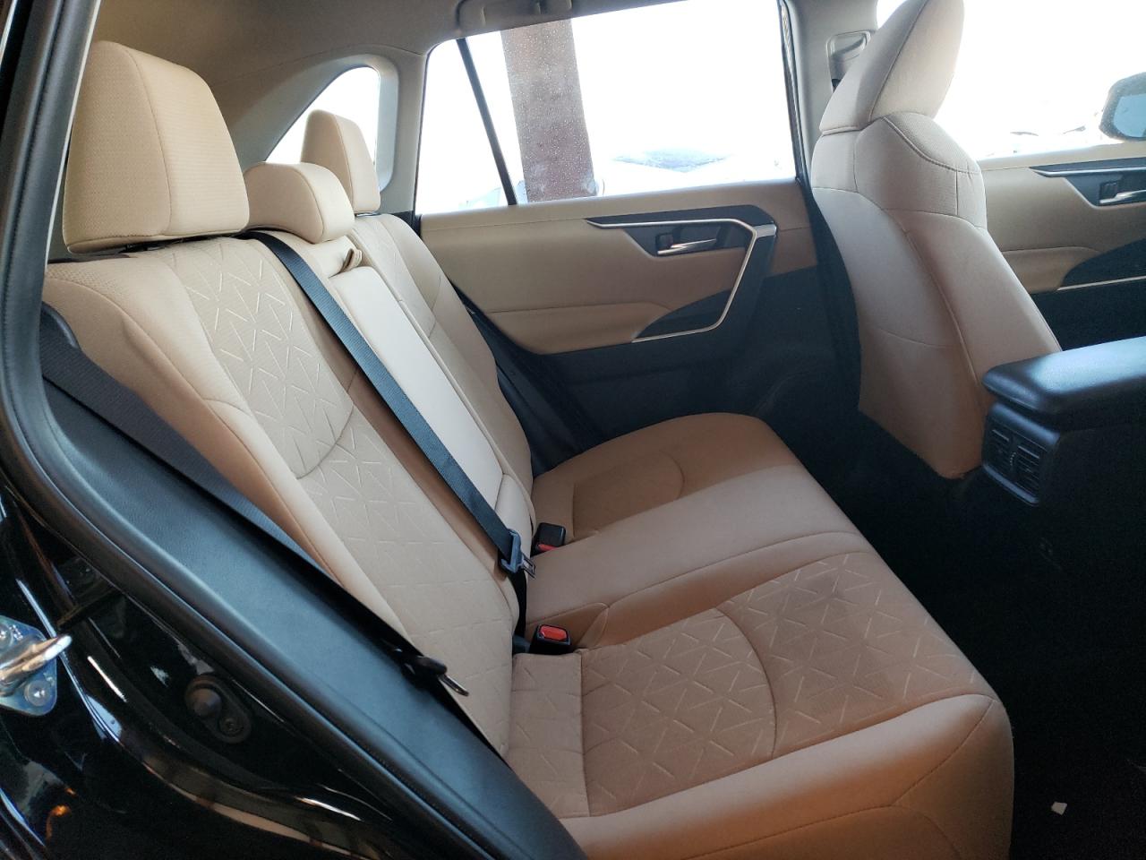 Photo 6 from auction – 2021 TOYOTA RAV4 XLE with VIN 2T3W1RFVXMW105838