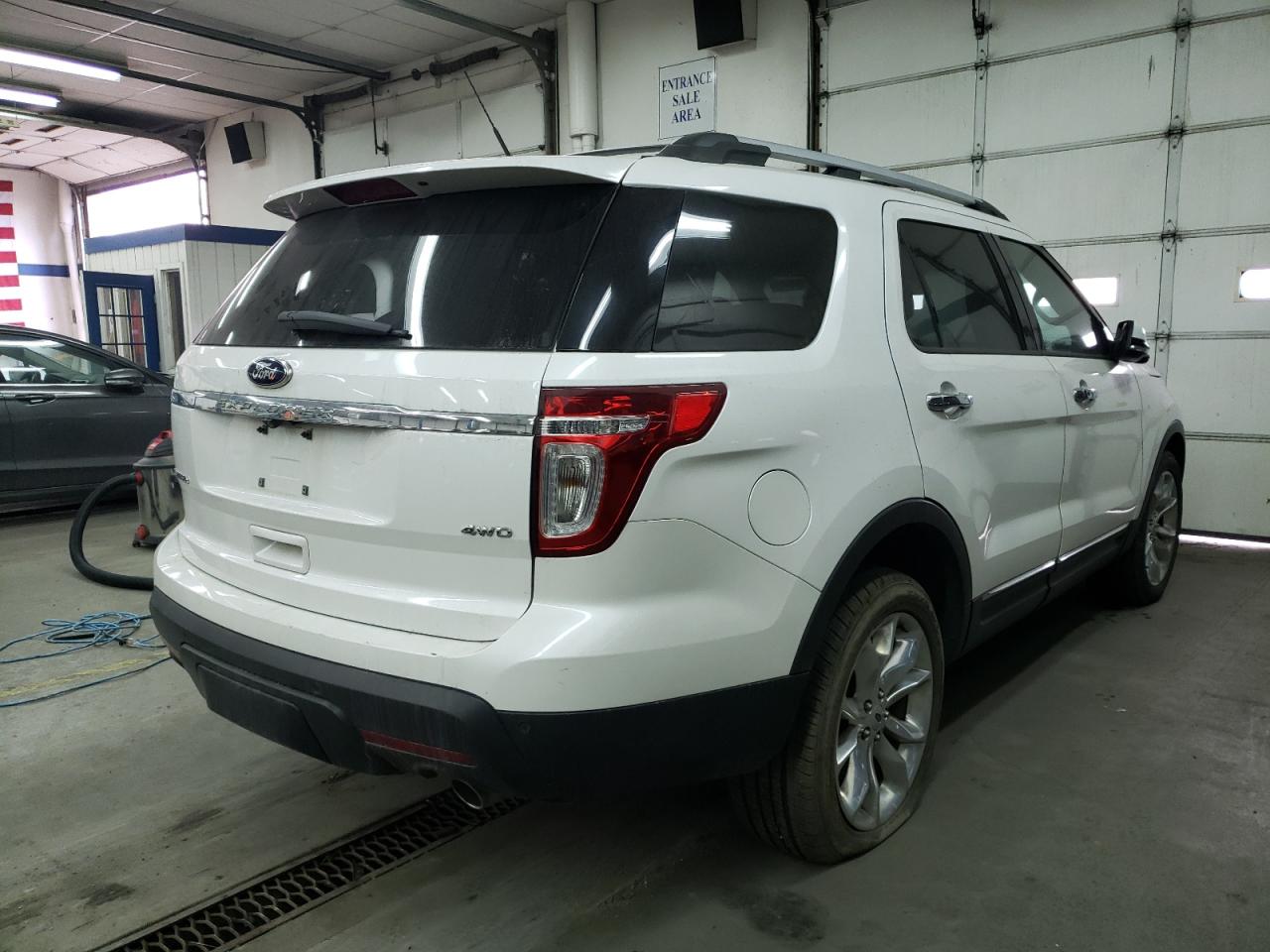 Photo 4 from auction – 2014 FORD EXPLORER L with VIN 1FM5K8F81EGB68560