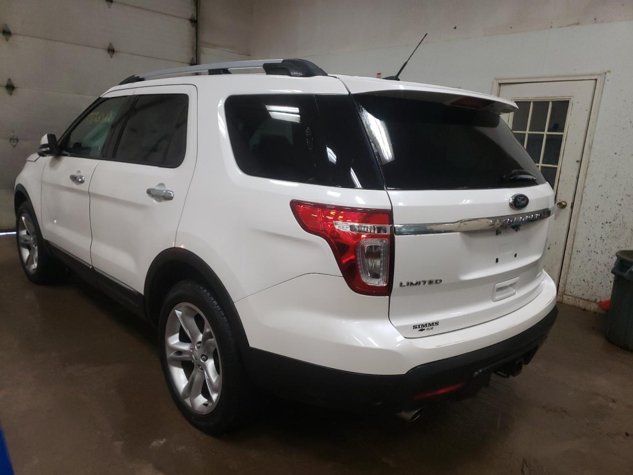 Photo 3 from auction – 2014 FORD EXPLORER L with VIN 1FM5K8F85EGA68641