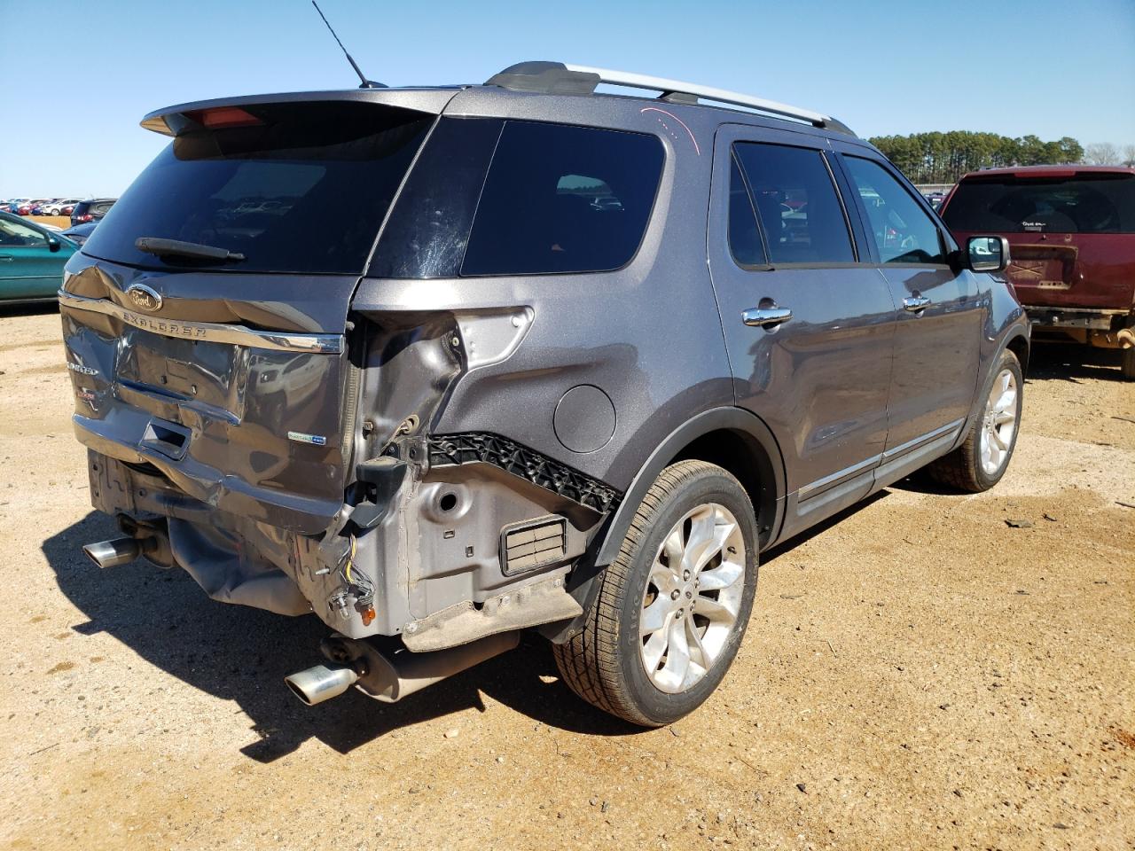 Photo 4 from auction – 2014 FORD EXPLORER L with VIN 1FM5K8F89EGA59361