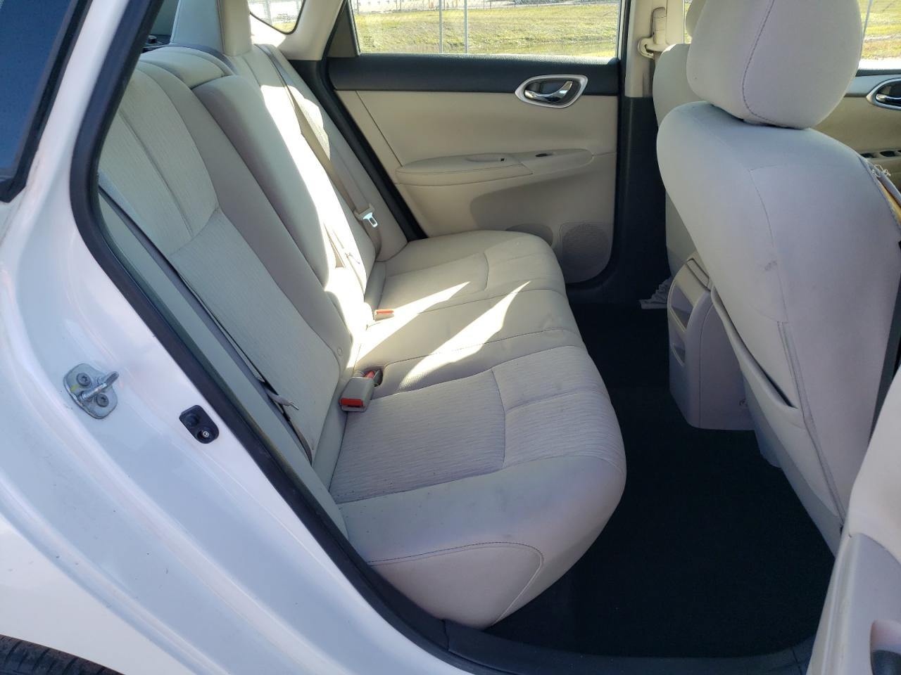 Photo 6 from auction – 2015 NISSAN SENTRA S with VIN 3N1AB7AP9FL694818