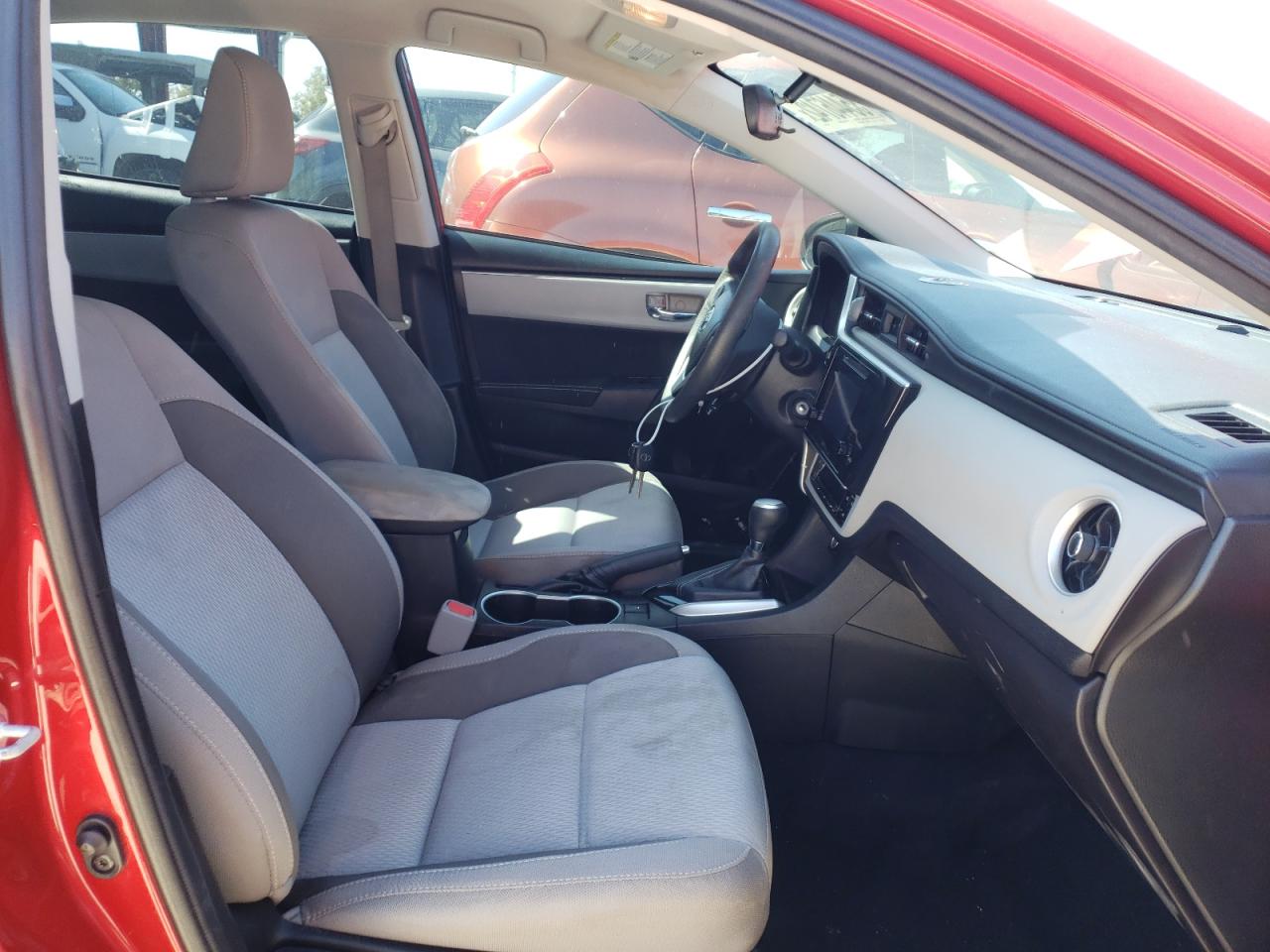 Photo 5 from auction – 2018 TOYOTA COROLLA L with VIN 5YFBURHE9JP770982