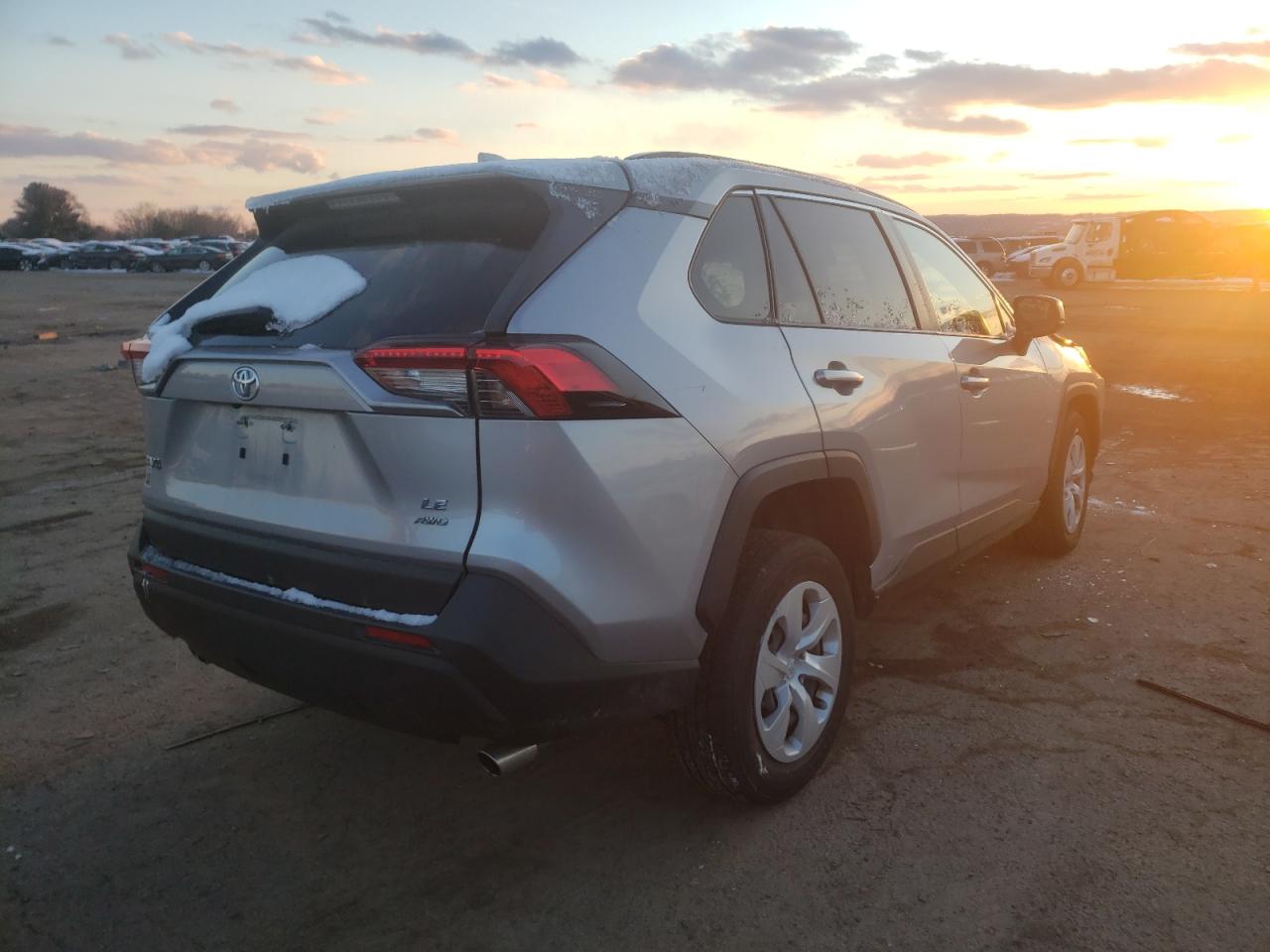 Photo 4 from auction – 2019 TOYOTA RAV4 LE with VIN JTMF1RFV4KD031178