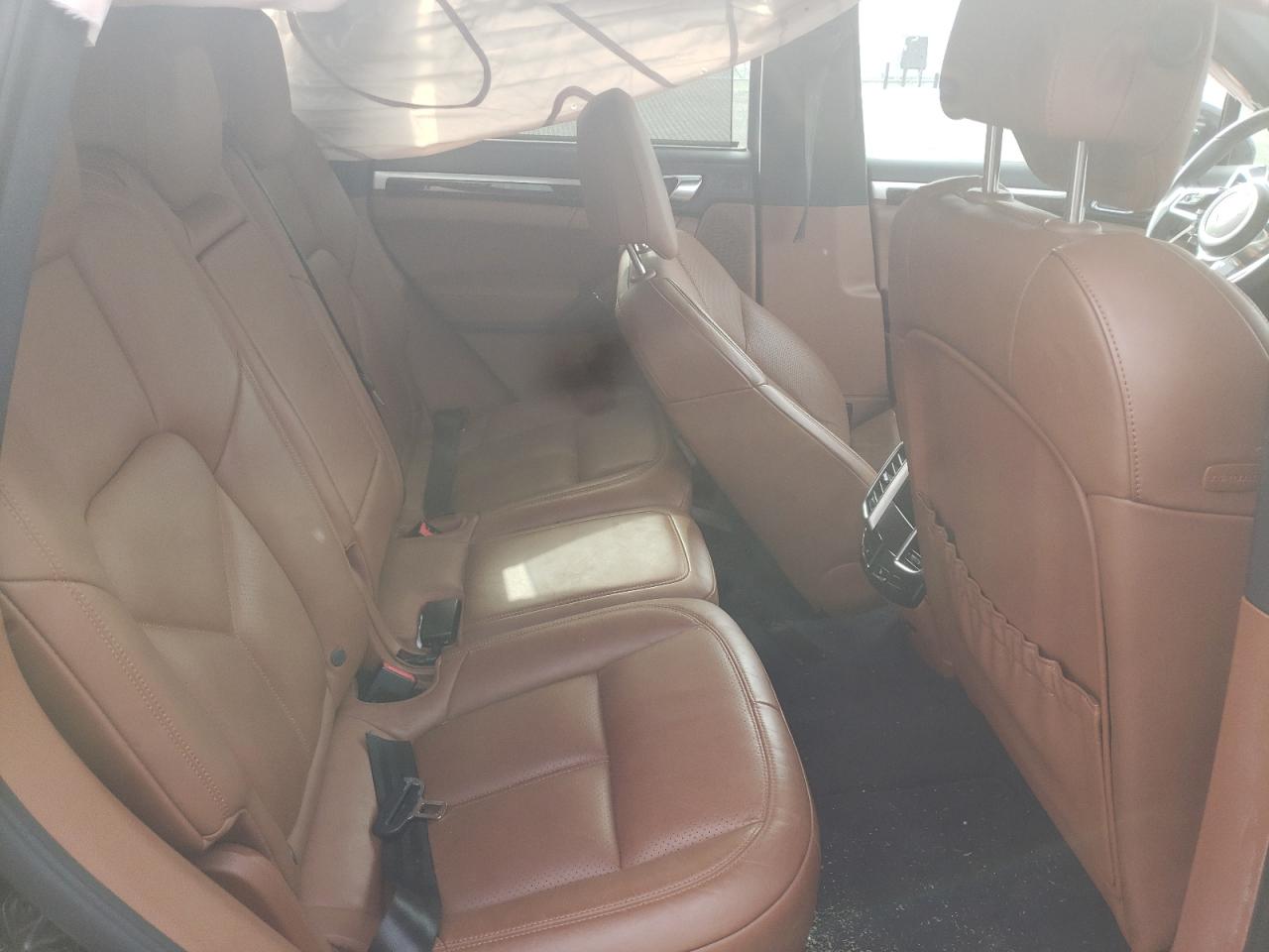 Photo 6 from auction – 2016 PORSCHE CAYENNE with VIN WP1AA2A27GKA11748
