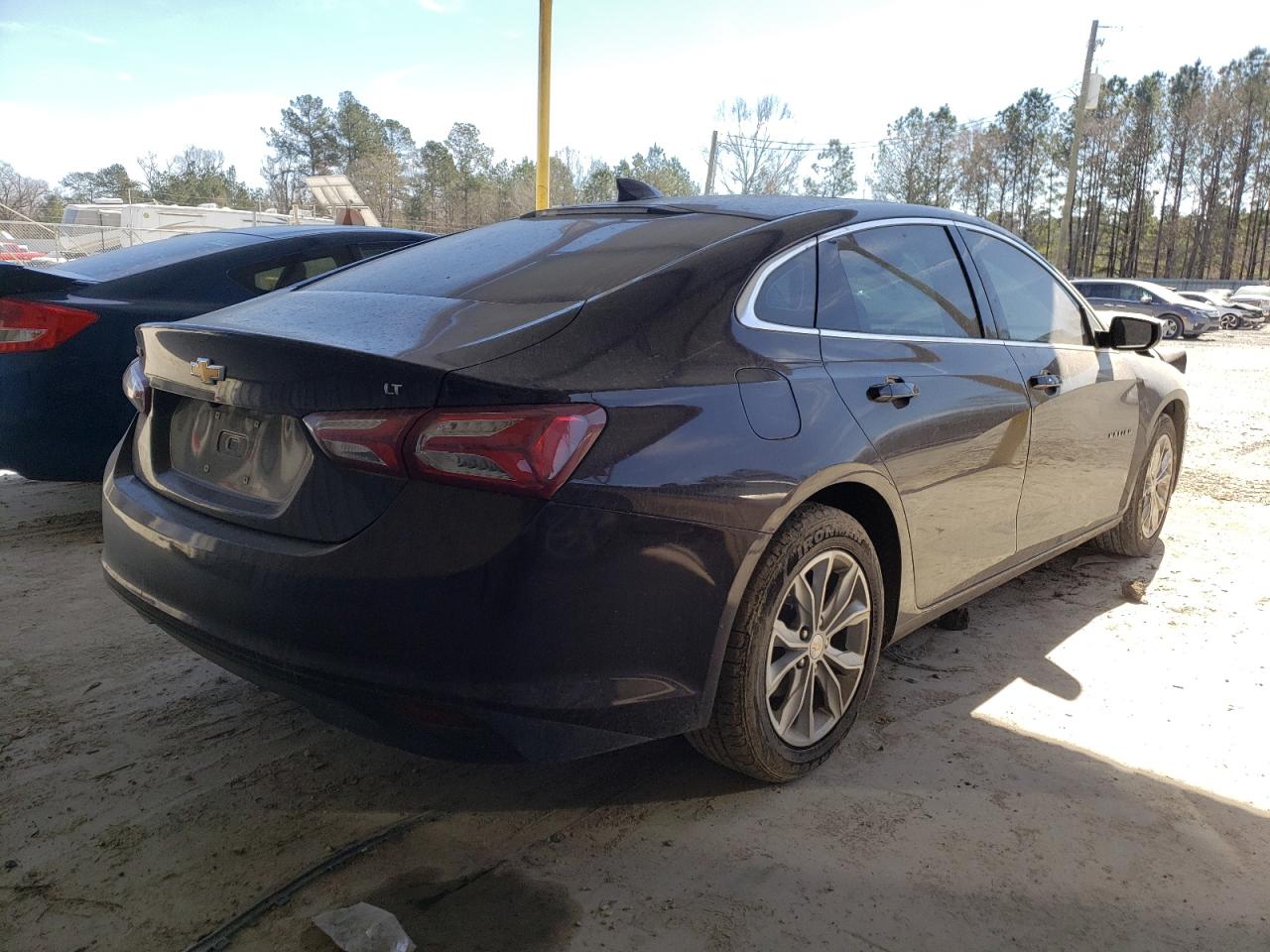 Photo 4 from auction – 2020 CHEVROLET MALIBU LT with VIN 1G1ZD5ST3LF090948