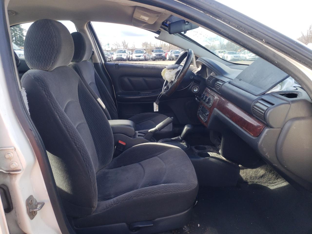 Photo 5 from auction – 2002 DODGE STRATUS SE with VIN 1B3EL36X12N119251