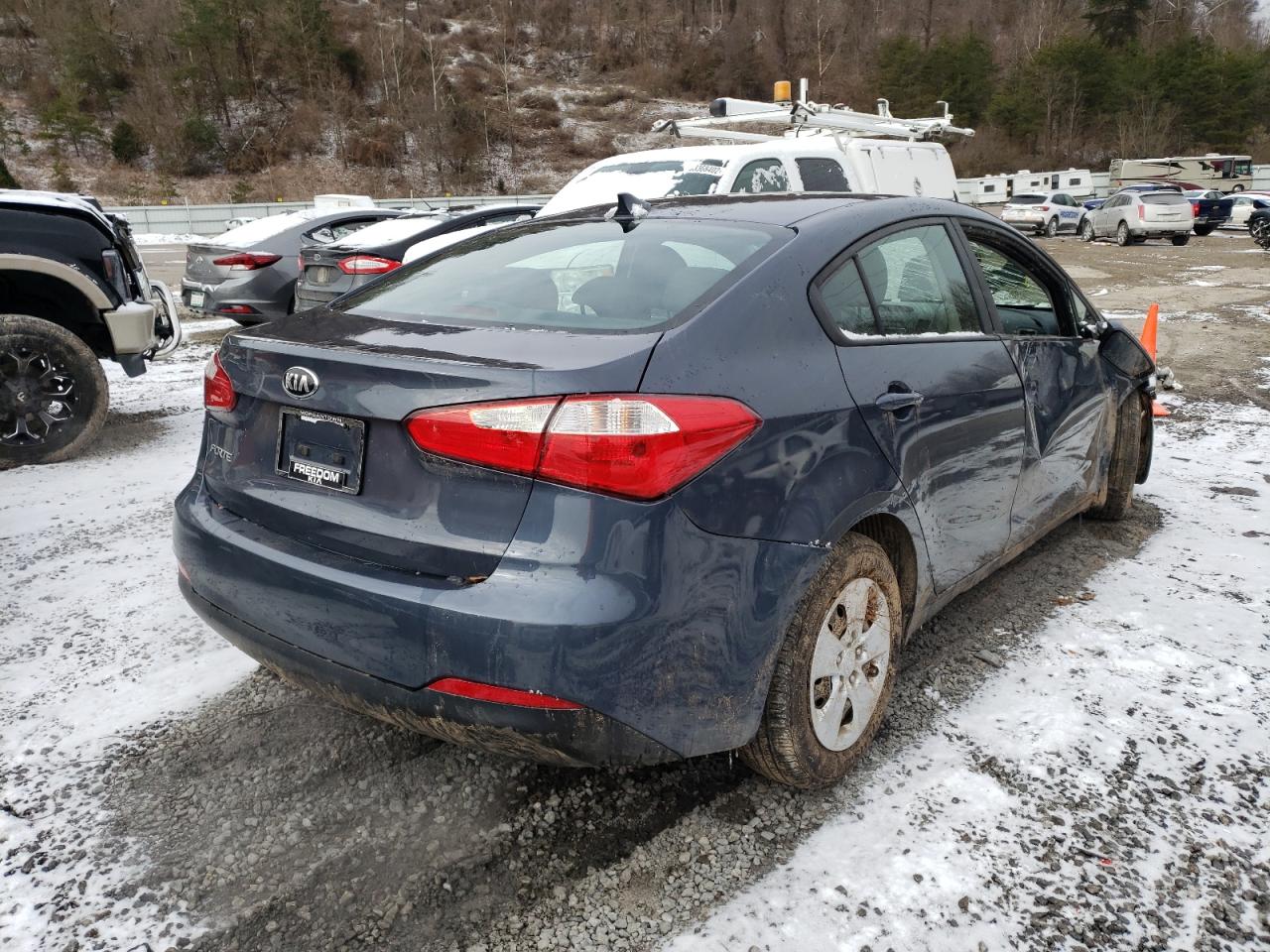 Photo 4 from auction – 2016 KIA FORTE LX with VIN KNAFK4A65G5569712