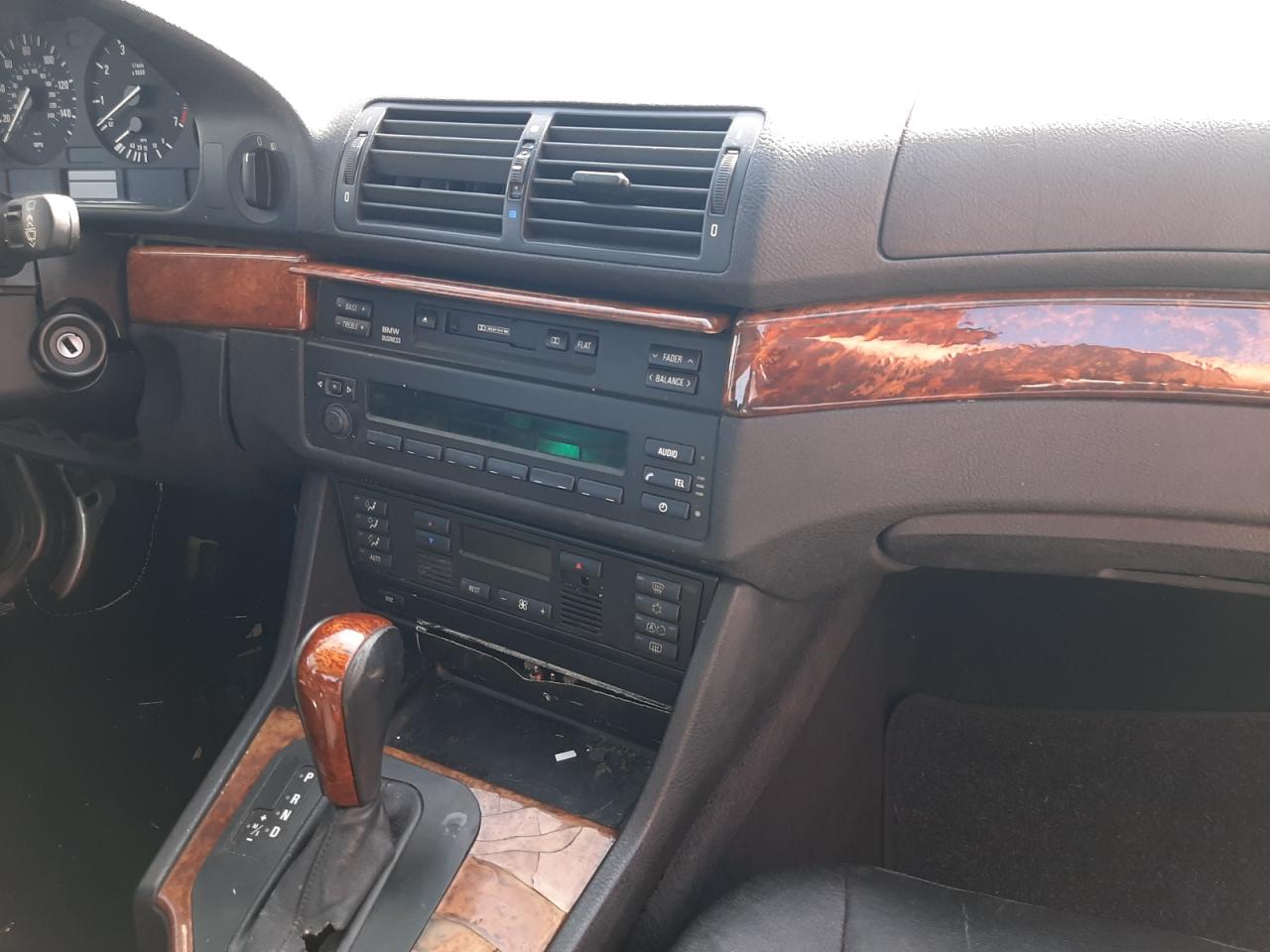 Photo 9 from auction – 2000 BMW 528 I AUTO with VIN WBADM6343YGU25039