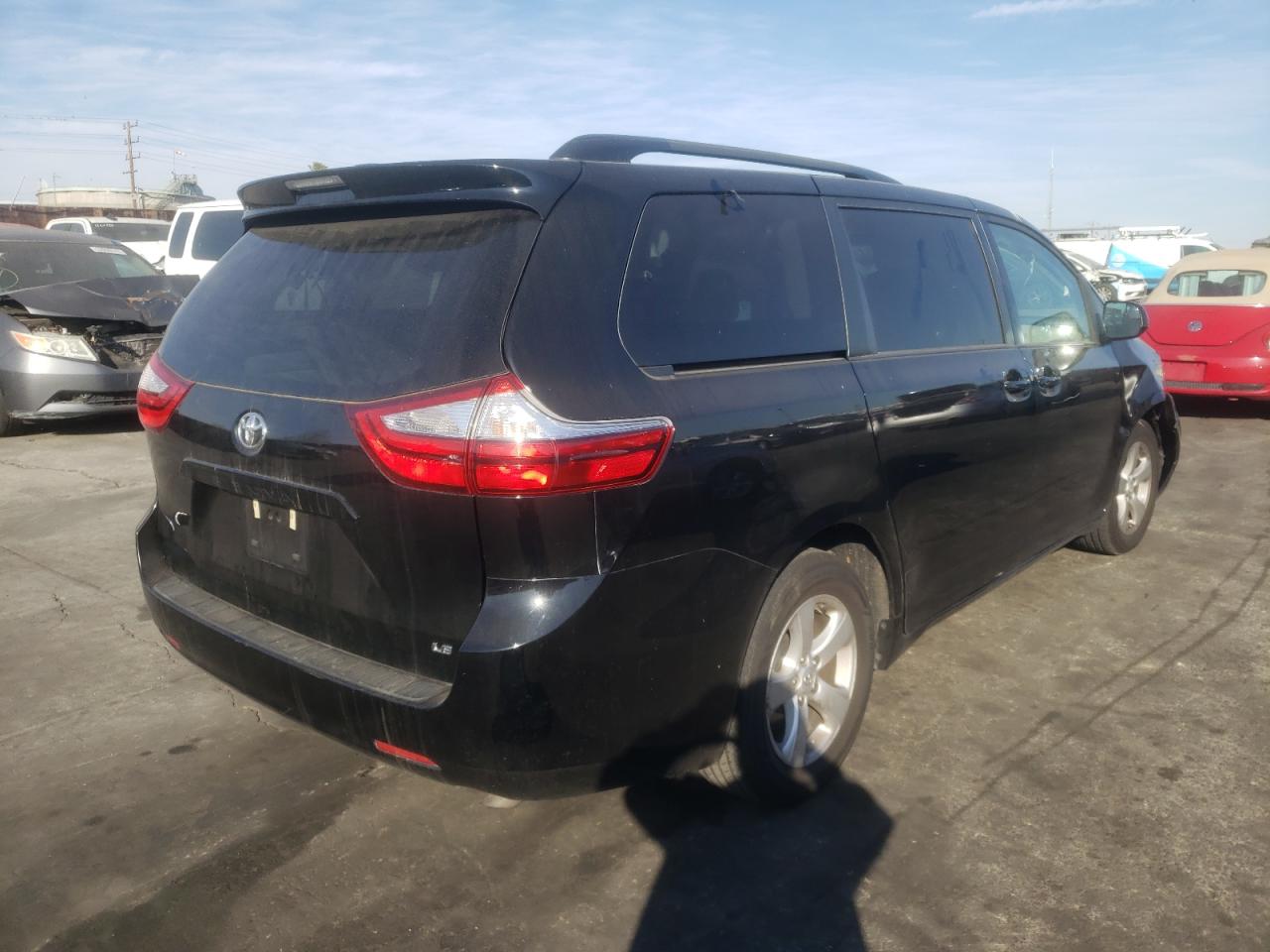 Photo 4 from auction – 2017 TOYOTA SIENNA LE with VIN 5TDKZ3DC9HS852182