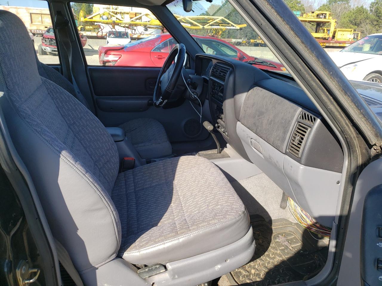 Photo 5 from auction – 1998 JEEP CHEROKEE S with VIN 1J4FT68S9WL278407