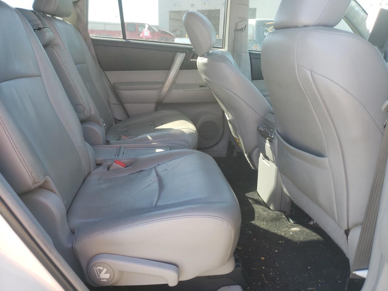 Photo 6 from auction – 2013 TOYOTA HIGHLANDER with VIN 5TDZK3EH7DS103307