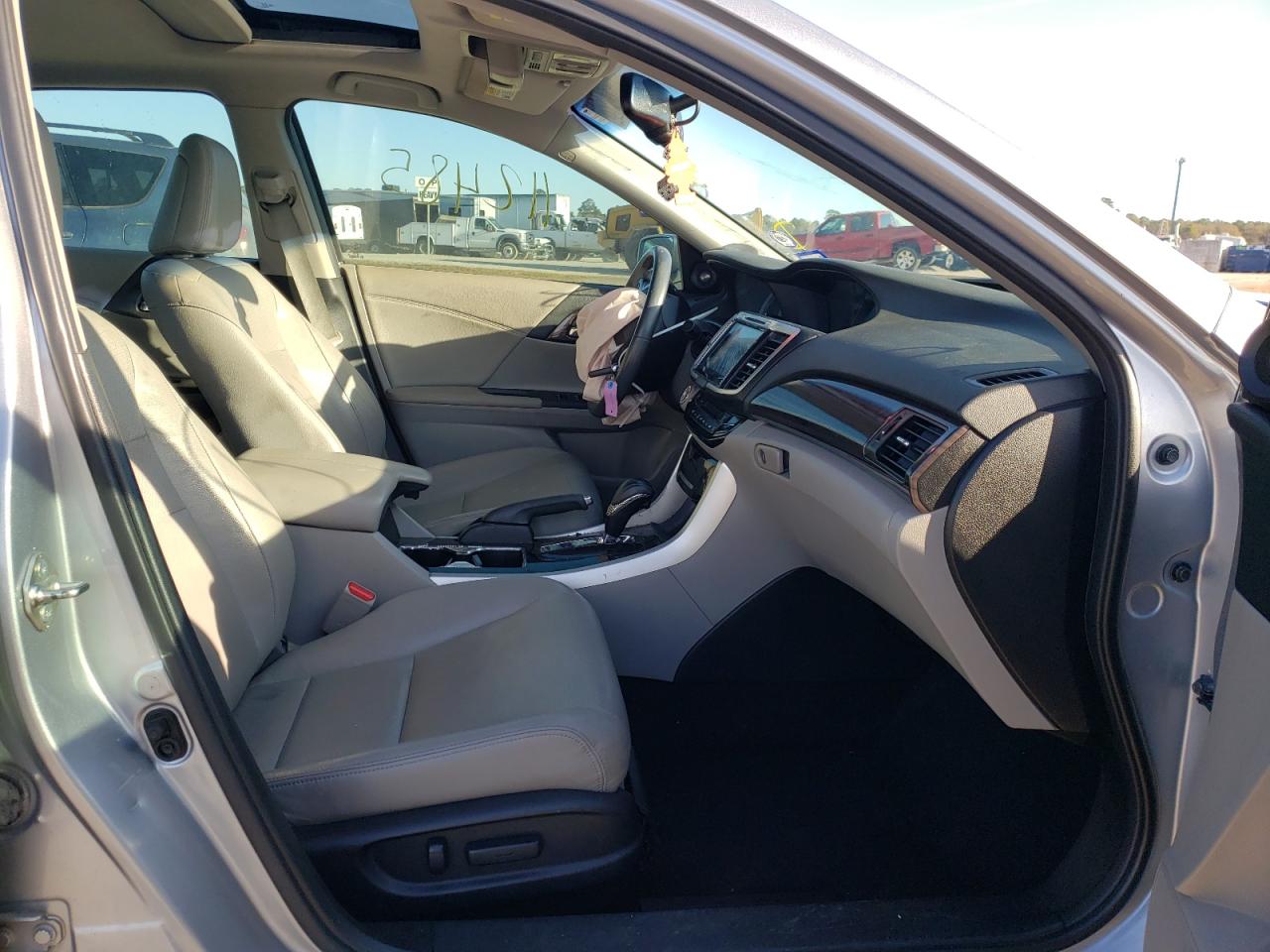 Photo 5 from auction – 2017 HONDA ACCORD EXL with VIN 1HGCR2F87HA041339