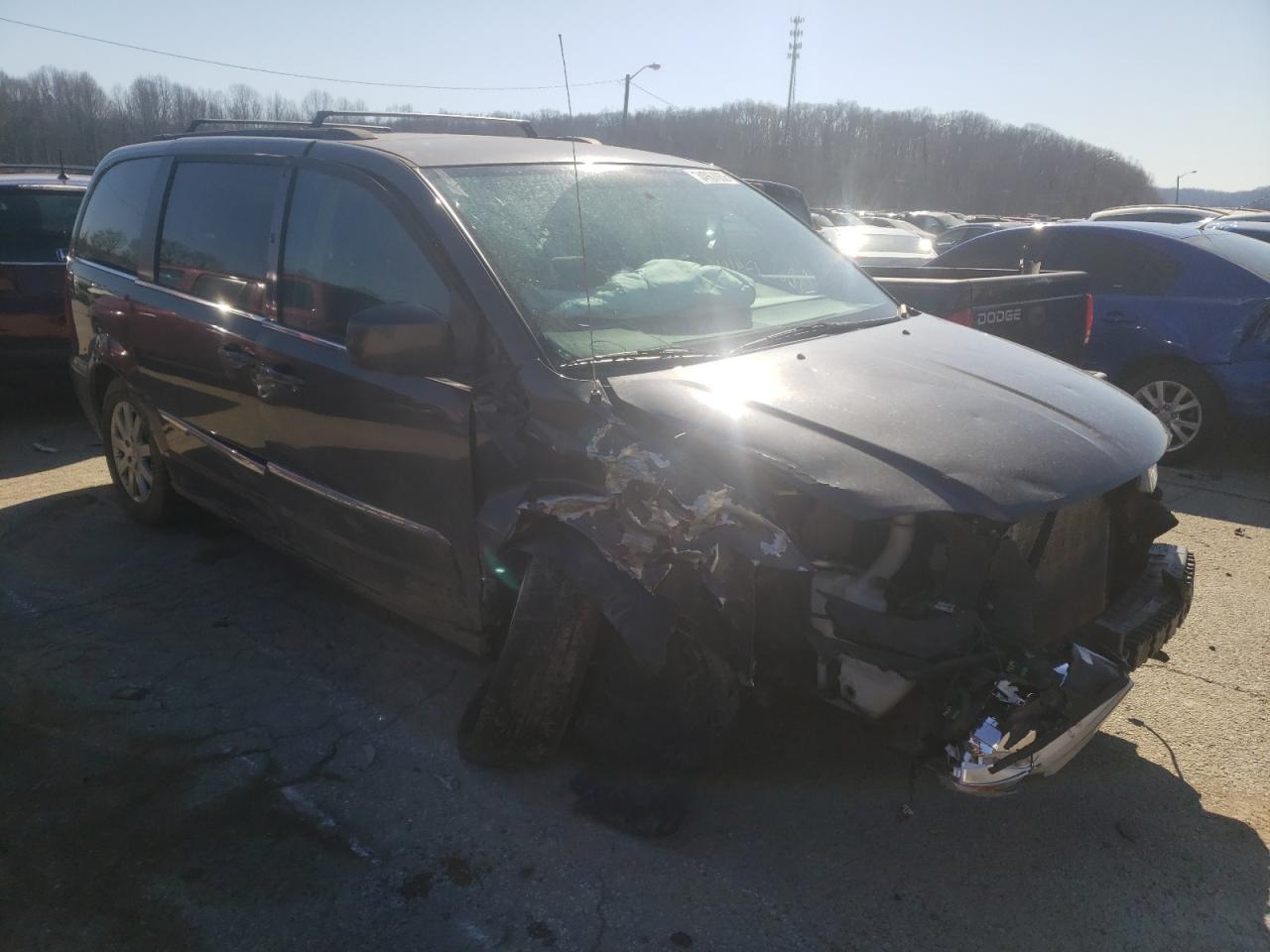 Photo 1 from auction – 2015 CHRYSLER TOWN & COU with VIN 2C4RC1BG5FR560464