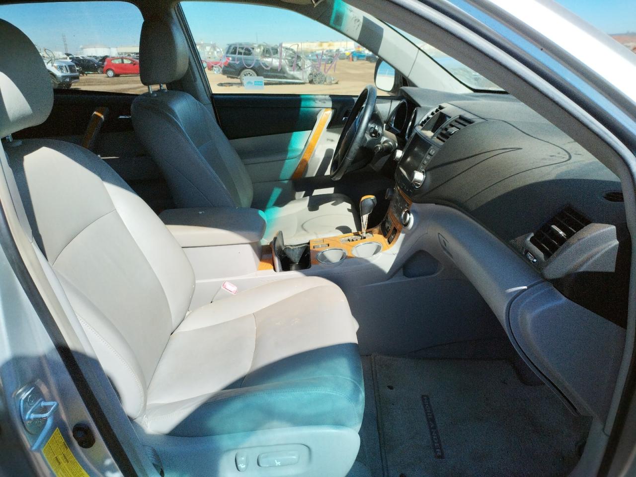 Photo 5 from auction – 2008 TOYOTA HIGHLANDER with VIN JTEEW44A382002464
