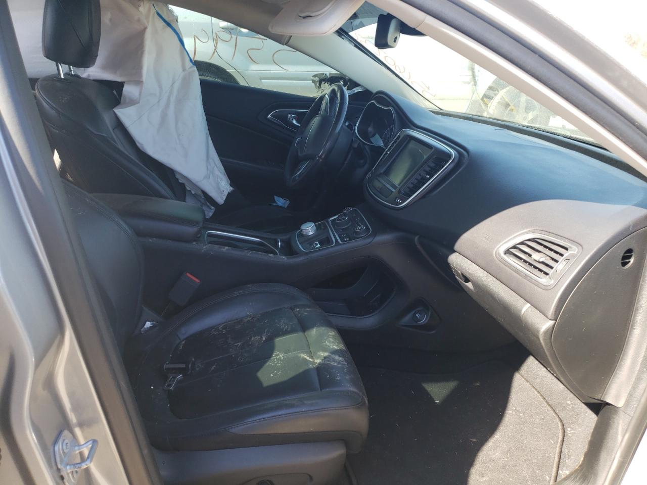 Photo 5 from auction – 2017 CHRYSLER 200 LIMITE with VIN 1C3CCCAB7HN510449