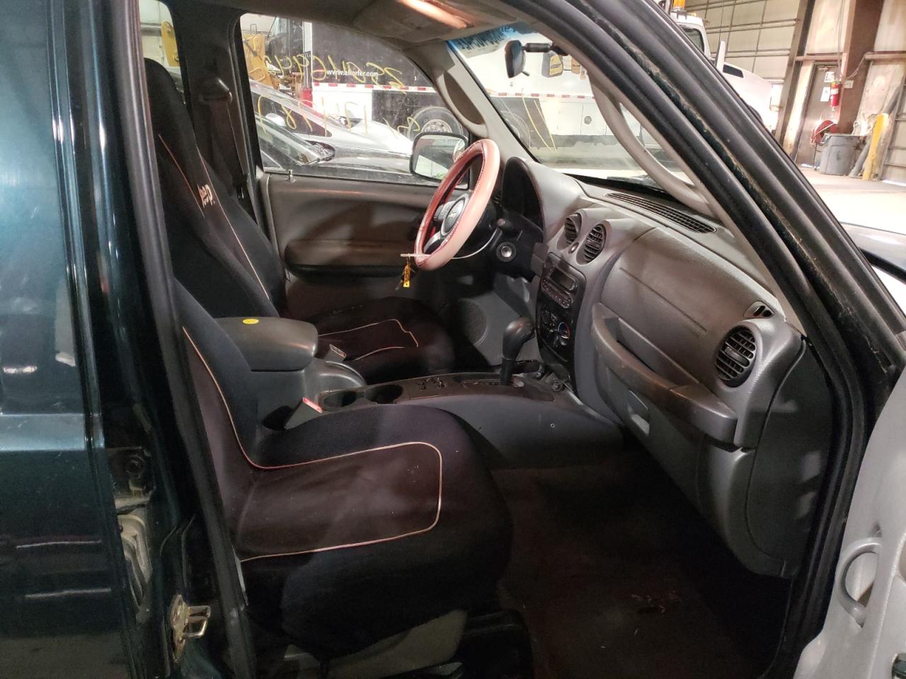 Photo 5 from auction – 2005 JEEP LIBERTY SP with VIN 1J4GL48K25W670666