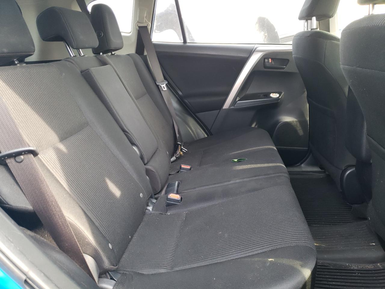 Photo 6 from auction – 2017 TOYOTA RAV4 LE with VIN JTMBFREV0HD205158