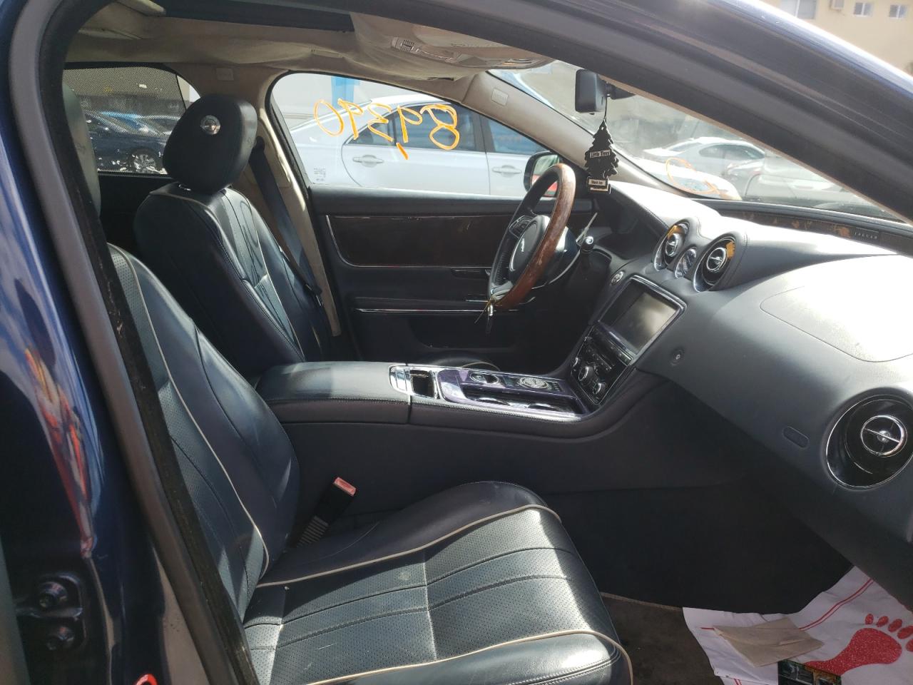 Photo 5 from auction – 2011 JAGUAR XJL with VIN SAJWA2GBXBLV13690