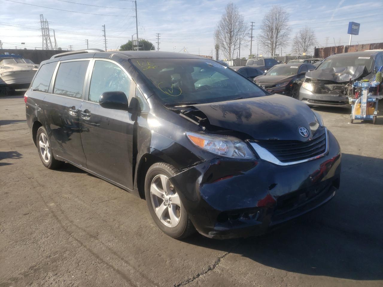 TOYOTA SIENNA LE 2017 with VIN 5TDKZ3DC9HS852182 - Photo from auction