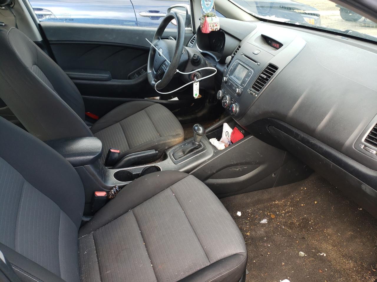 Photo 5 from auction – 2016 KIA FORTE LX with VIN KNAFX4A65G5528921